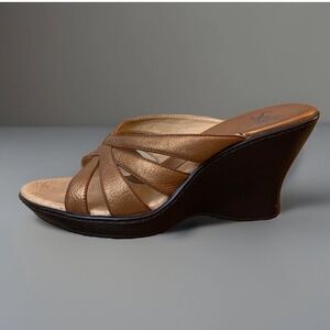 SOFFT Womens Copper Metallic Leather Wedge Sandals Size 8.5M